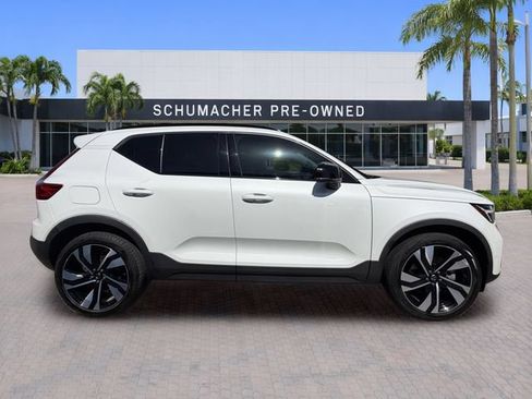 Certified 2025 Volvo XC40 B5 Ultra w/ Protection Package Premier AWD/4WD image 8