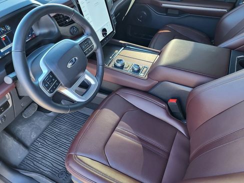 Used 2024 Ford Expedition Limited w/ Excursion Package image 8