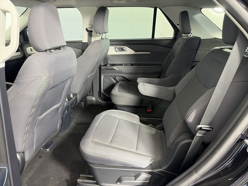 Used 2025 Ford Explorer Active image 7