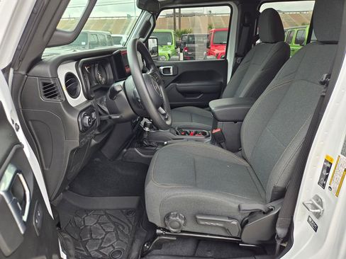 Used 2026 Jeep Gladiator Sport AWD/4WD image 9