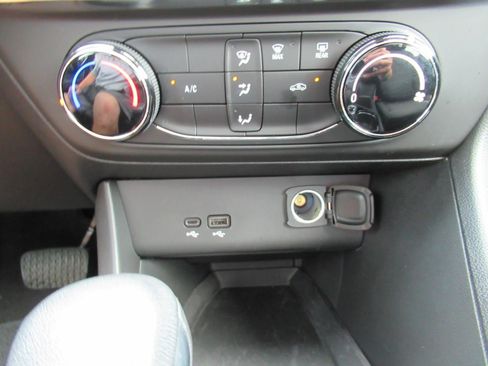 Used 2024 Buick Encore GX Preferred FWD image 26