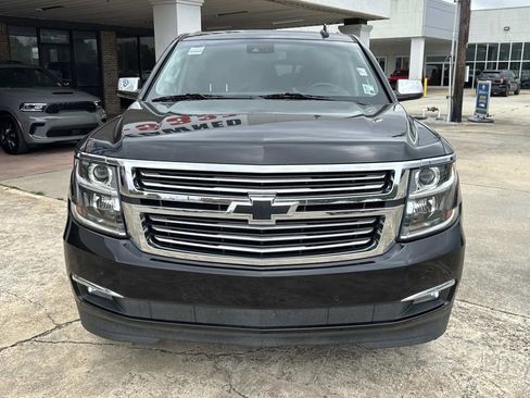 Used 2019 Chevrolet Suburban Premier RWD image 3