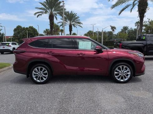 Certified 2024 Toyota Highlander Limited FWD image 3