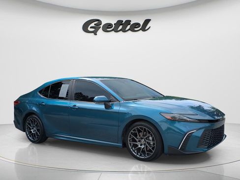 Certified 2025 Toyota Camry SE w/ Convenience Package image 3