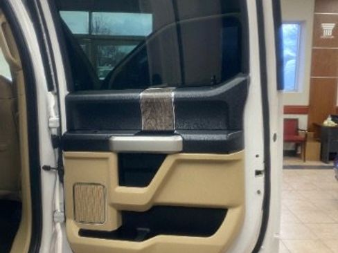 Used 2017 Ford F250 Lariat w/ Lariat Ultimate Package image 12