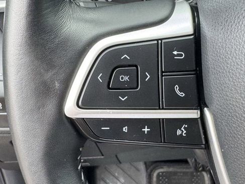 Certified 2025 Toyota Highlander LE FWD image 23