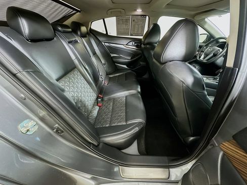 Used 2016 Nissan Maxima Platinum FWD image 8