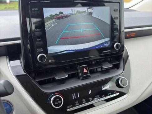 Used 2022 Toyota Corolla LE FWD image 13