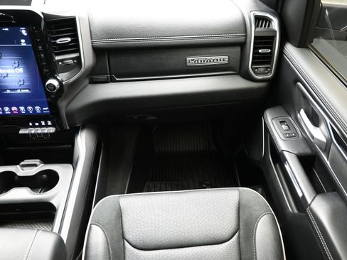 Used 2020 RAM 1500 Laramie w/ Sport Appearance Package AWD/4WD image 39