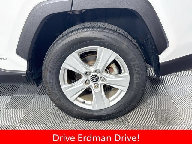 Certified 2020 Toyota RAV4 XLE w/ Convenience Package AWD/4WD image 4