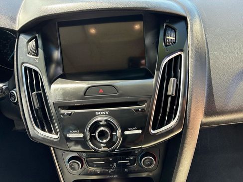 Used 2018 Ford Focus Titanium FWD image 46