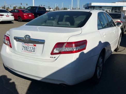 Used 2011 Toyota Camry XLE image 2