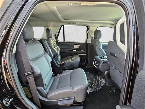 New 2025 Ford Expedition Active image 15