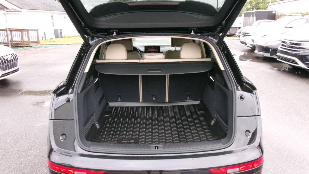 Used 2023 Audi Q5 2.0T Premium Plus w/ Premium Plus Package AWD/4WD image 11