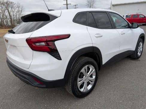 Used 2024 Chevrolet Trax LS image 4