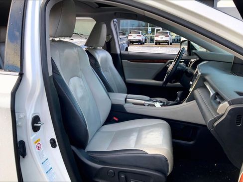 Used 2019 Lexus RX 350L w/ Premium Package image 8
