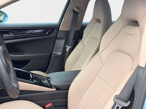 Used 2025 Porsche Panamera RWD image 11