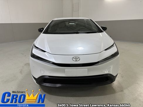 New 2026 Toyota Prius LE image 2