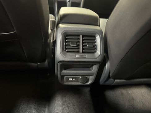 Used 2023 Volkswagen Tiguan SE FWD image 33