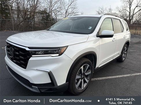 Used 2025 Honda Pilot Touring image 3