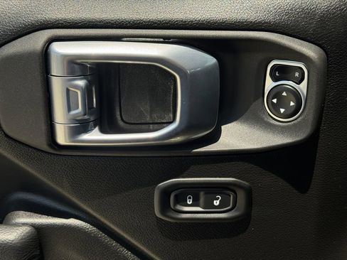 Used 2025 Jeep Gladiator Sport AWD/4WD image 23