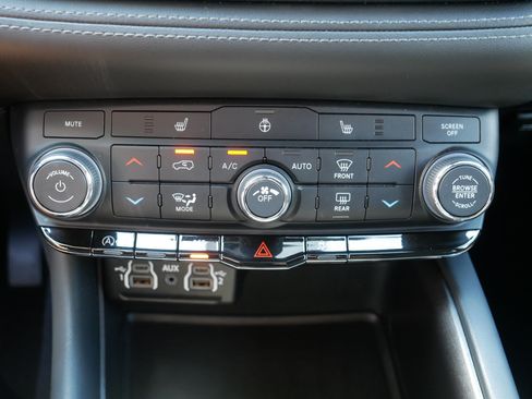 Used 2024 Dodge Durango SXT AWD/4WD image 23