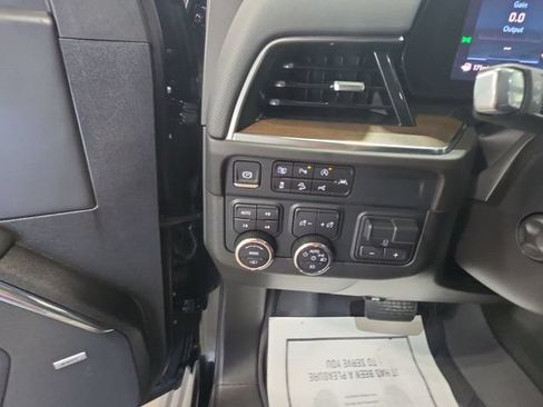 Used 2025 Chevrolet Suburban High Country AWD/4WD image 20
