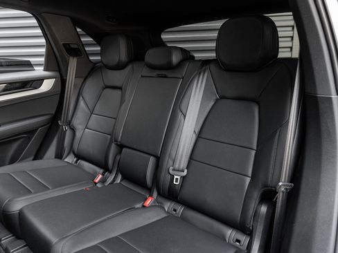 Certified 2025 Porsche Cayenne image 25