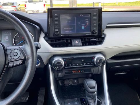 Used 2022 Toyota RAV4 XLE AWD/4WD image 7