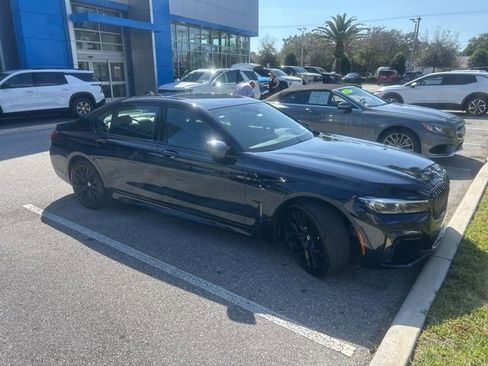 Used 2022 BMW 740i w/ M Sport Package image 2