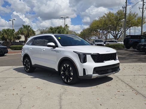 Used 2025 Kia Sorento EX w/ Panoramic Sunroof Package image 2