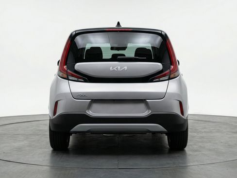 Used 2025 Kia Soul LX w/ LX Technology Package image 7