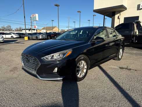 Used 2018 Hyundai Sonata SE image 2