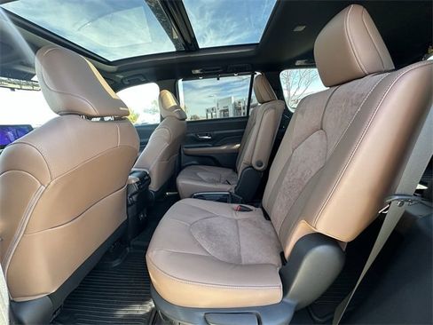 New 2024 Toyota Grand Highlander AWD Hybrid image 27