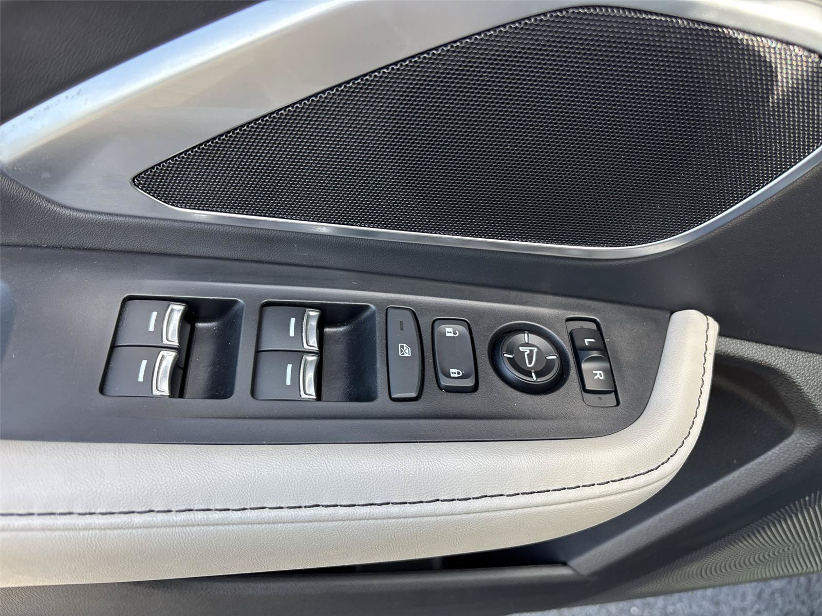 Certified 2025 Acura RDX SH-AWD image 23