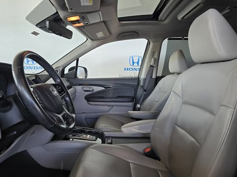 Used 2021 Honda Pilot Touring image 13