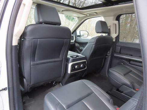 Used 2024 Ford Expedition Max XLT image 33