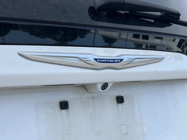 Used 2018 Chrysler Pacifica Touring-L Plus w/ Advanced Safetytec Group FWD image 12