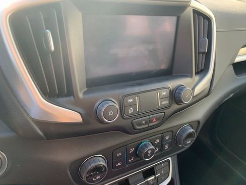 Used 2024 GMC Terrain SLE w/ Driver Convenience Package image 10