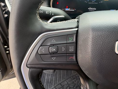 Used 2025 Jeep Grand Cherokee Altitude RWD image 13