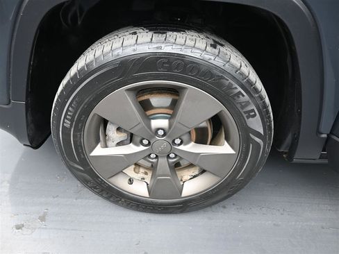 Used 2017 Jeep Cherokee 75th Anniversary image 19