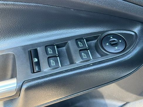 Used 2019 Ford Escape SE image 14