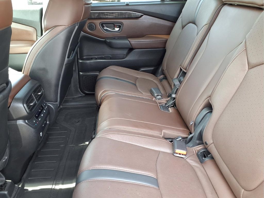 Used 2024 Honda Pilot Elite image 11