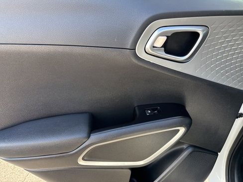 Used 2023 Kia Soul LX w/ LX Technology Package image 34