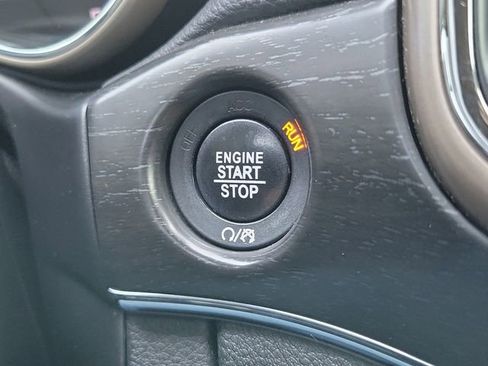 Used 2017 Jeep Grand Cherokee Limited image 24