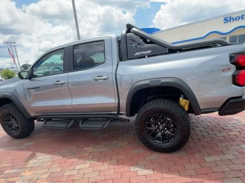 Used 2026 Chevrolet Colorado ZR2 w/ Midnight Edition AWD/4WD image 7