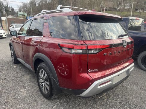 Used 2023 Nissan Pathfinder SL w/ Black Appearance Package AWD/4WD image 6