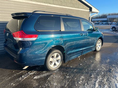 Used 2012 Toyota Sienna LE image 8