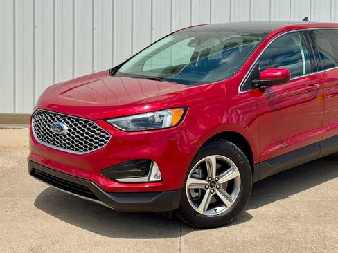 Used 2023 Ford Edge SEL w/ Convenience Package AWD/4WD image 2