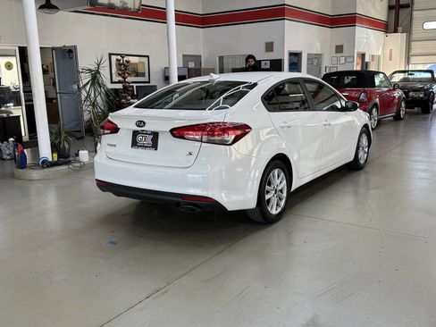 Used 2017 Kia Forte S image 2